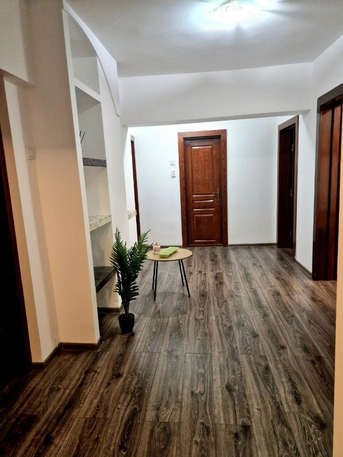 Cozy Appartment In The Center Тырговиште Экстерьер фото